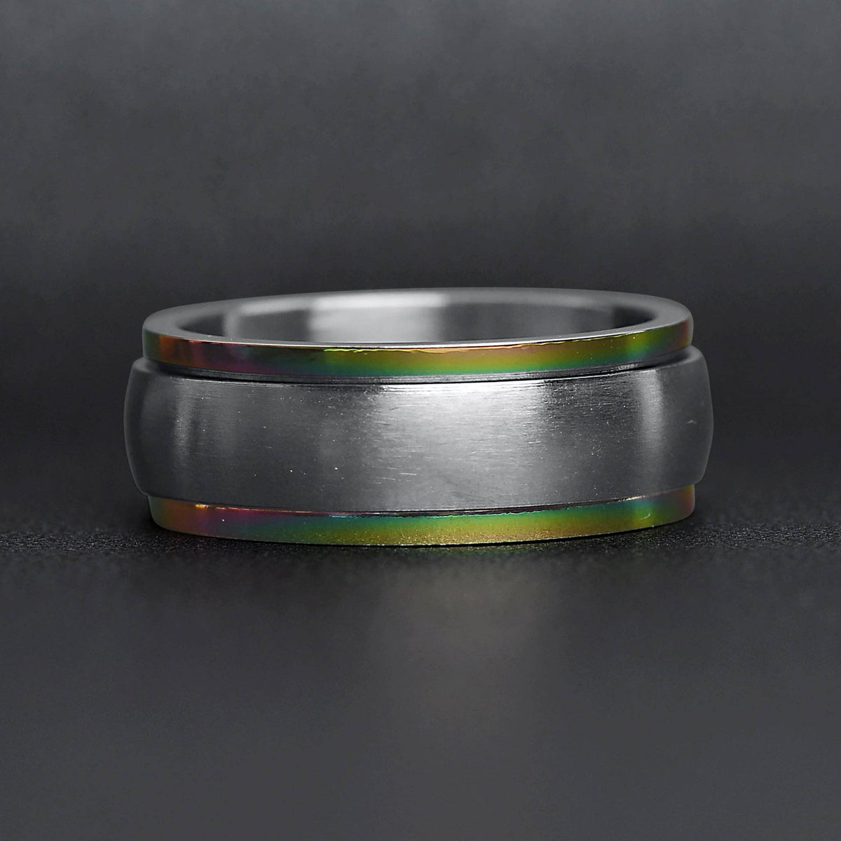Rainbow Edge Stainless Steel Polished Spinner Center Ring